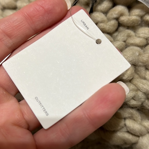 NWT Urban outfitters chunky knit scarf in sand - Picture 5 of 6